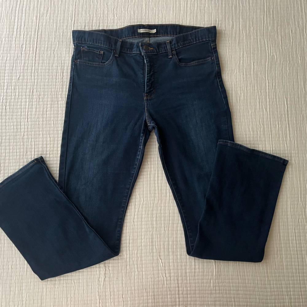 Levi’s 315 Shaping Boot Cut - Dark Wash, Size 32